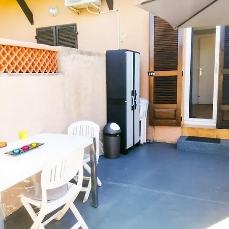 Studio En Corse, Face A La Mer. Grande Terrasse. *